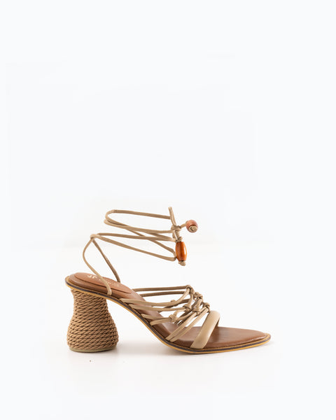 Silvia Cobos Pezca Midheel Beige