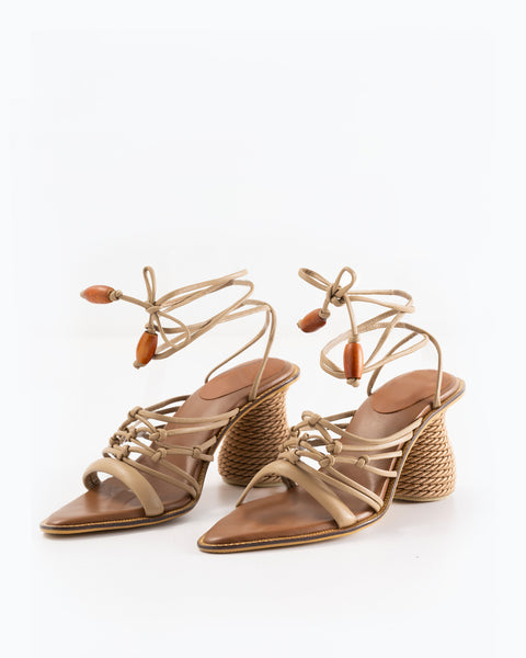 Silvia Cobos Pezca Midheel Beige
