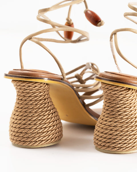 Silvia Cobos Pezca Midheel Beige